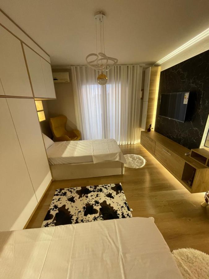 Superior 2Br Apartment Tirana Exterior photo